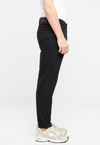 2Y Premium Regular Jeans in Black