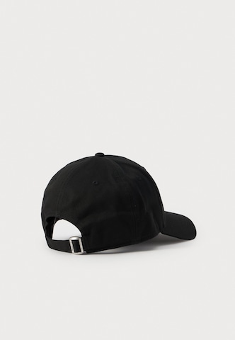 NEW ERA Pet '9FORTY' in Zwart: terug