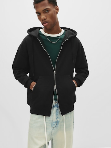 Pull&Bear Collegetakki värissä musta: etupuoli