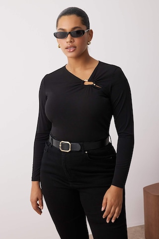 Trendyol Curve - Camiseta en negro: frente