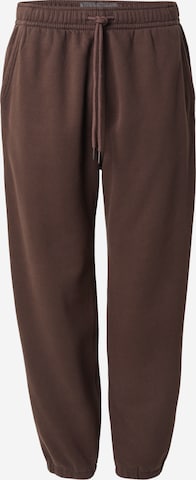 ruda Abercrombie & Fitch Siaurėjantis Kelnės 'ESSENTIAL': priekis