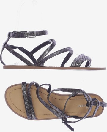 GUESS Sandals & High-Heeled Sandals in 37 in Brown: front