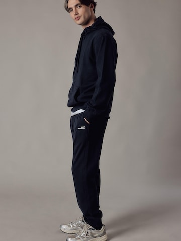 OWN Off With Nature Regular Broek 'Joggers Felpati' in Blauw