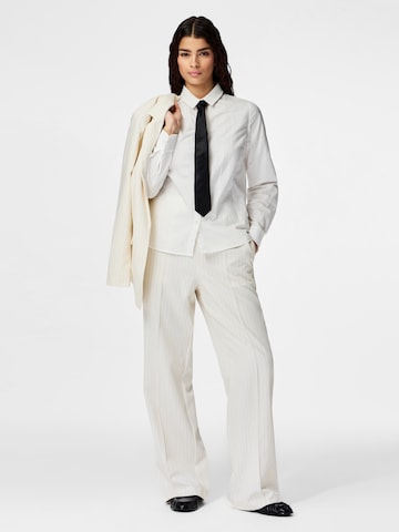 PIECES Loosefit Nadrág 'PCBOSSY' - bézs