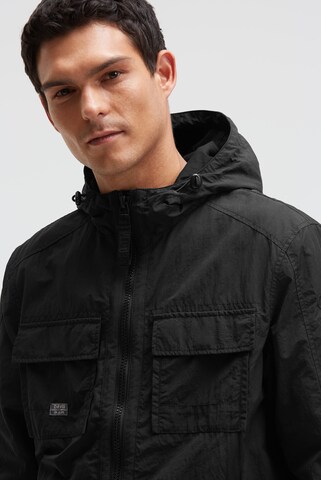 CAMP DAVID Between-Season Jacket in Black