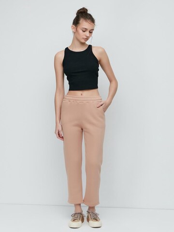C&City Loose fit Trousers in Beige: front