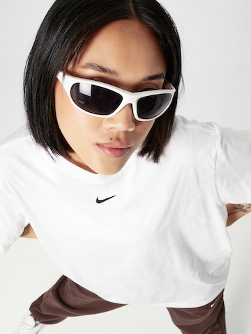 T-shirt 'Essentials' Nike Sportswear en blanc