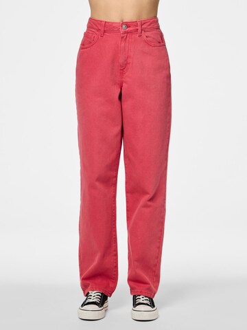 PIECES Regular Jeans in Red: front