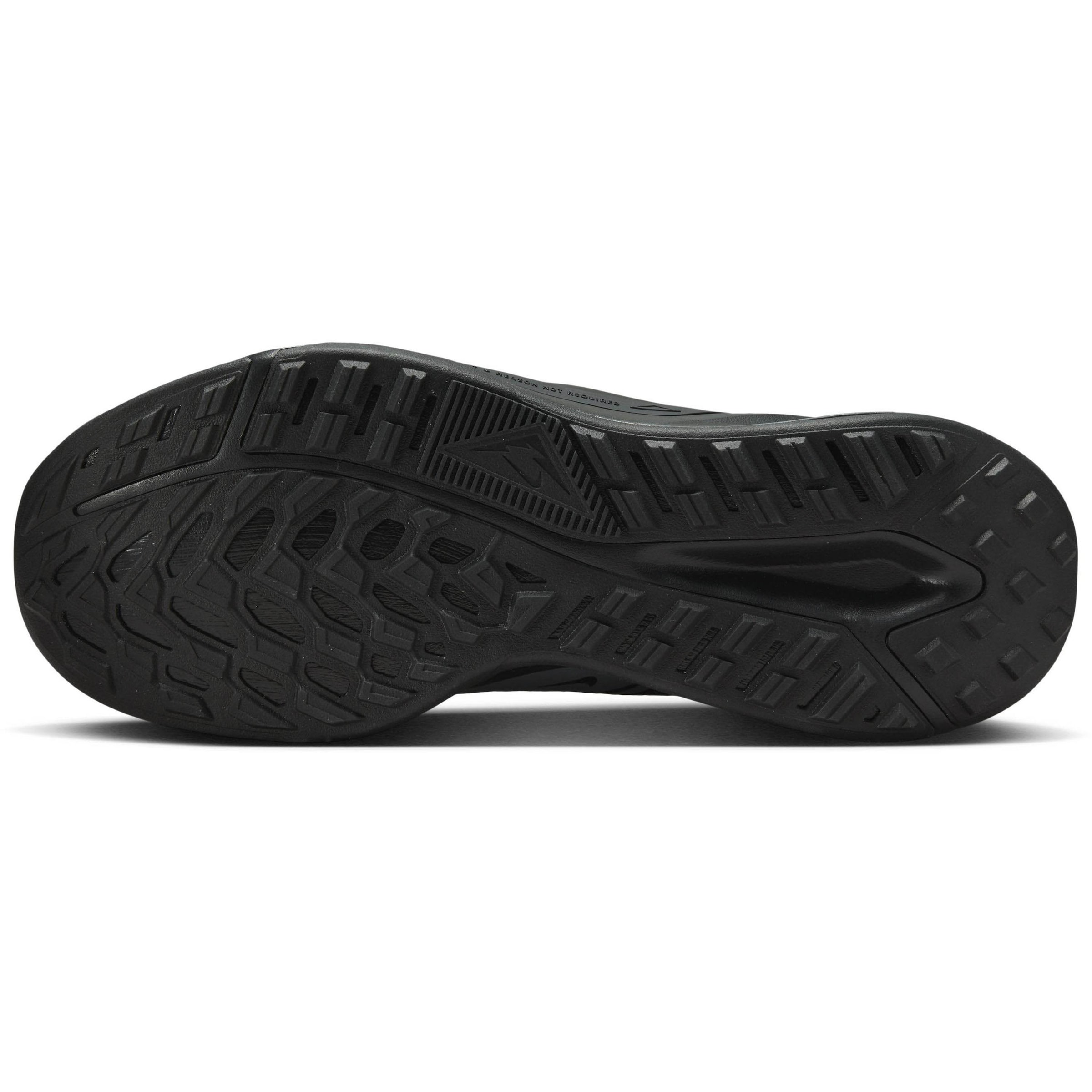 NIKE Athletic Shoes in Black