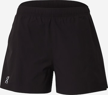 On - regular Pantalón deportivo 'Essential' en negro: frente