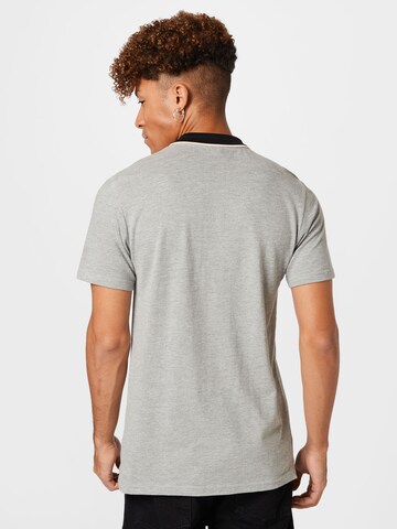 T-Shirt fonctionnel Hummel en gris