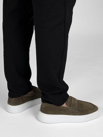 Dutch'D Slip-ons 'Atmos Era' in Green: front