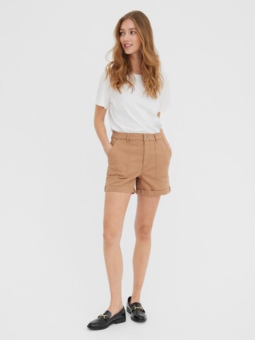 VERO MODA Szabványos Farmer 'KATHY' - barna