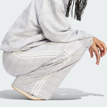 Wide leg Pantaloni di ADIDAS ORIGINALS in grigio