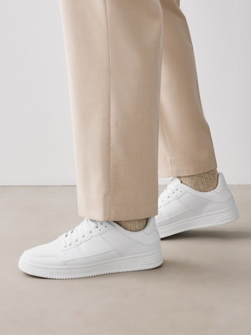 Baskets basses Next en blanc