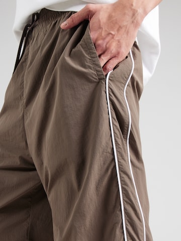 HOLLISTERLoosefit Hlače - smeđa boja