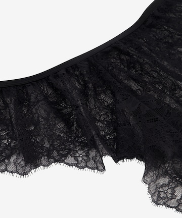 Slip 'Camille' de la Hunkemöller pe negru