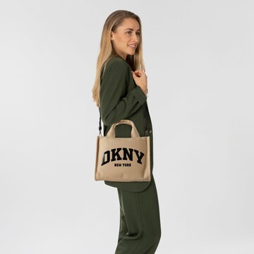 DKNY Umhängetasche 'Hadlee' in Braun: Vorderseite
