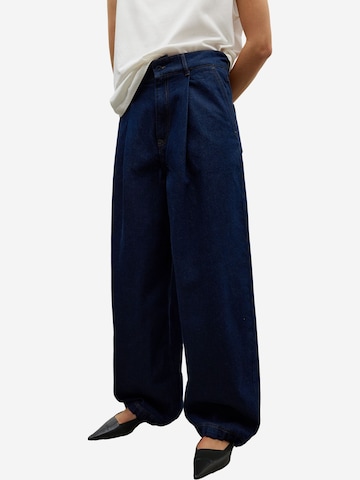 Wide leg Pantaloni cu cute de la Adolfo Dominguez pe albastru: față