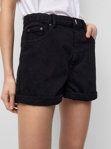 Pull&Bear Loosefit Shorts in Schwarz