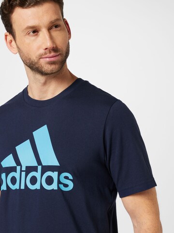 ADIDAS SPORTSWEAR - Camisa funcionais 'Essentials Big Logo' em azul