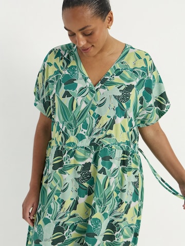 Cellbes of Sweden Kleid aus Viskose mit einem Blumen-Muster in Grün