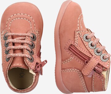 Chaussure basse Kickers en rose