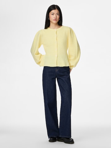 PIECES Cardigan 'PCSILLY' i gul