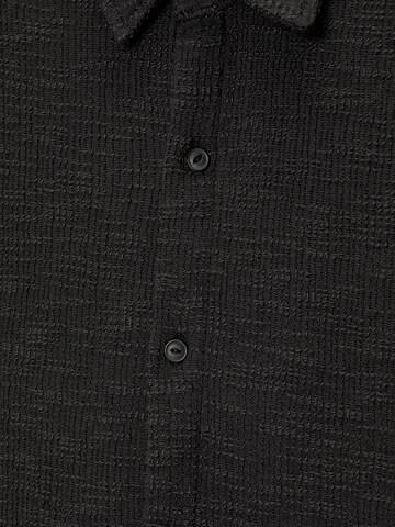 Pull&Bear Comfort Fit Hemd in Schwarz