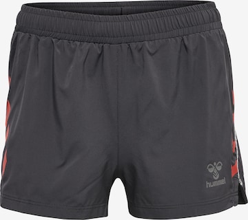 Hummel Regular Sportshorts in Grau: Vorderseite