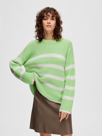SELECTED FEMME Sweater in Green: front