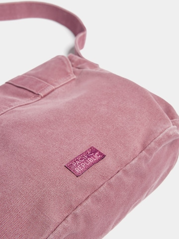 Pull&Bear Skuldertaske i pink