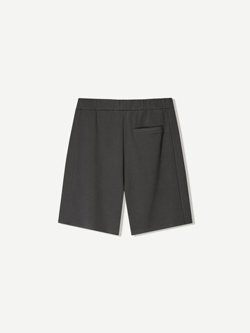 BershkaLoosefit Hlače - crna boja