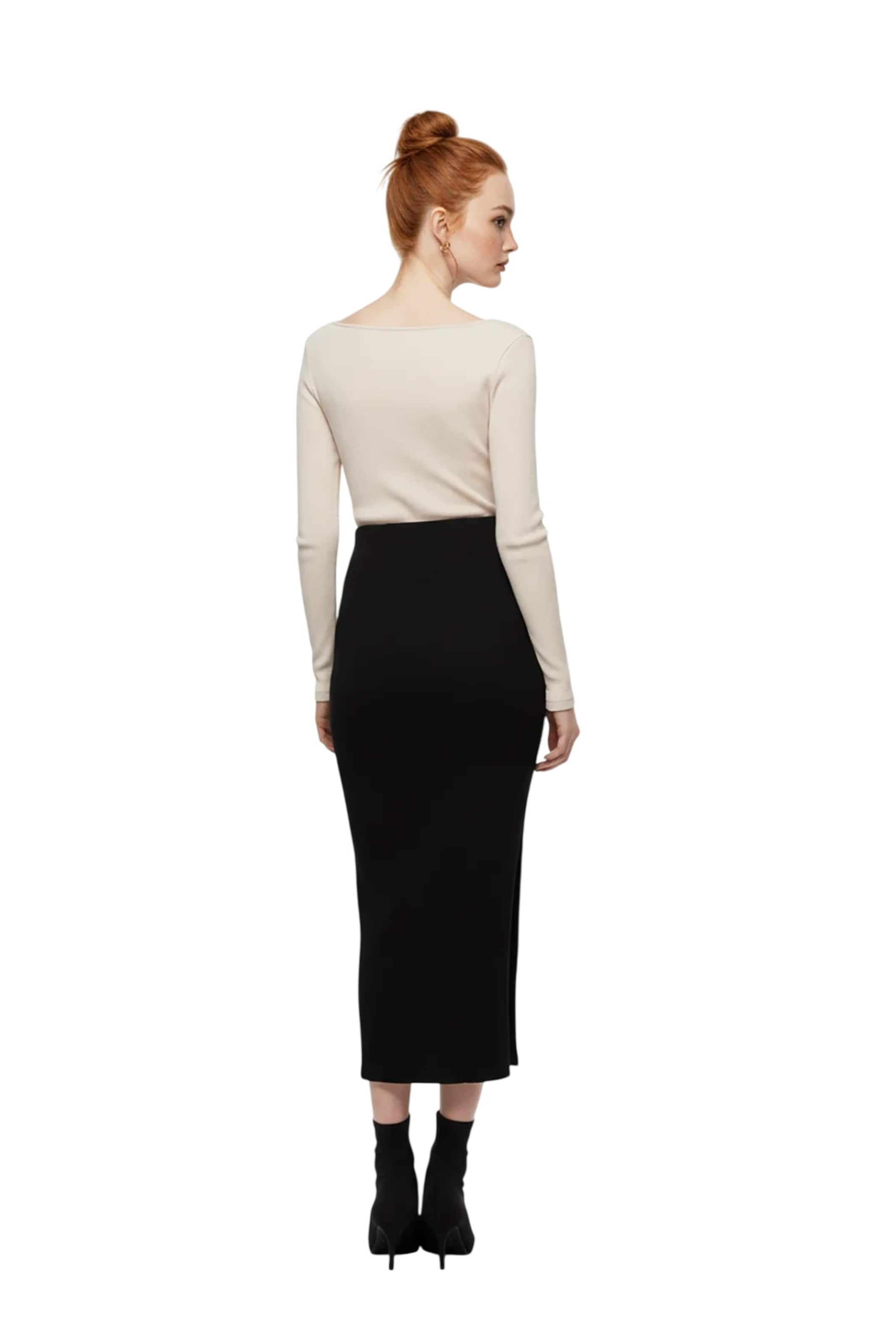 Alexa Dash Skirt in Black