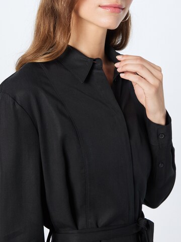 Calvin Klein Košilové šaty – černá
