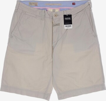 Closed Shorts in 36 in White: front