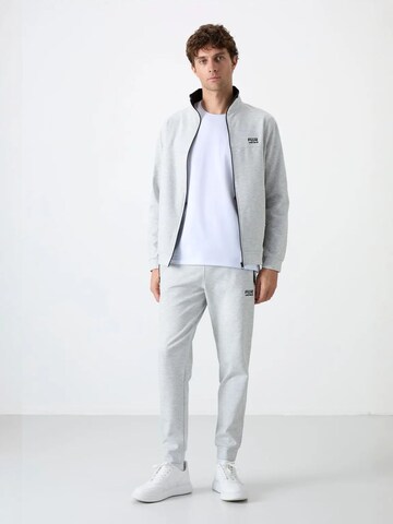Tommy Life - Fato de jogging em cinzento: frente
