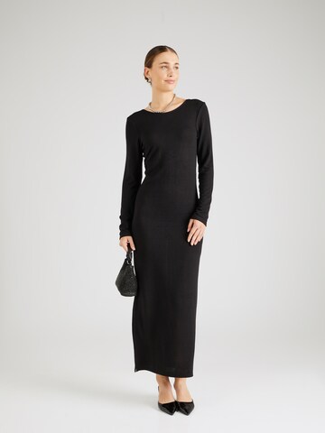 Noisy may Dress 'NMCITY' in Black