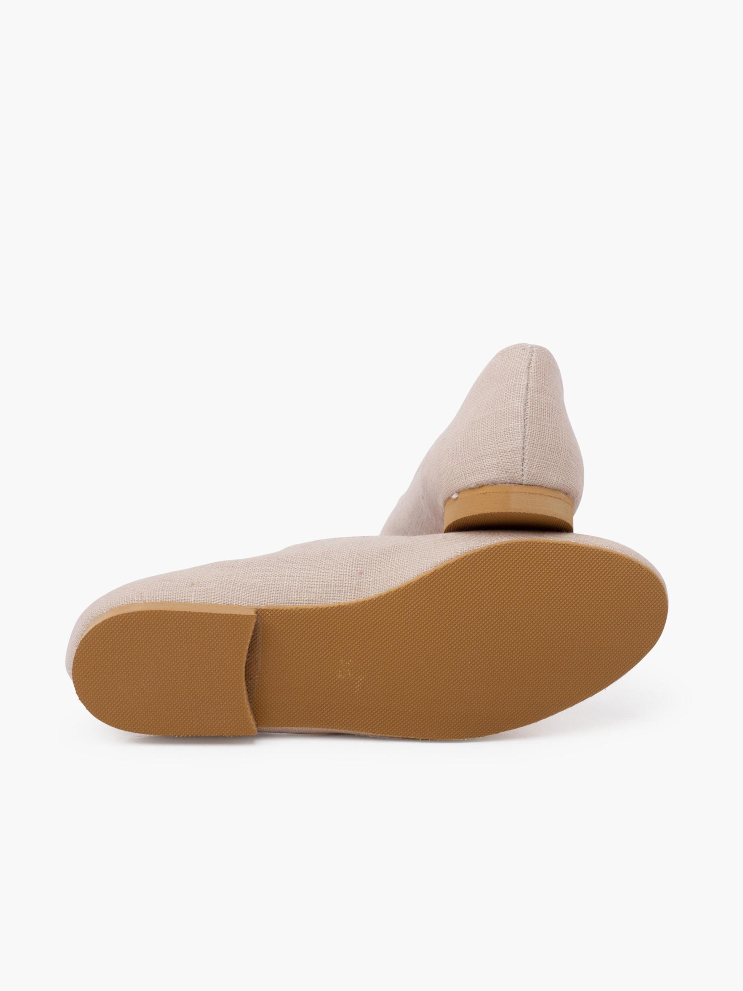 Pisamonas - Bailarina en beige