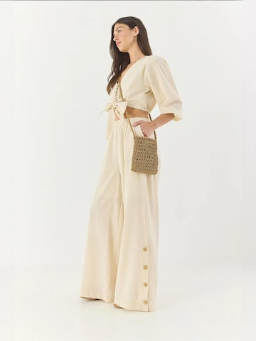 Completo pantalone di Bianco Lucci in beige