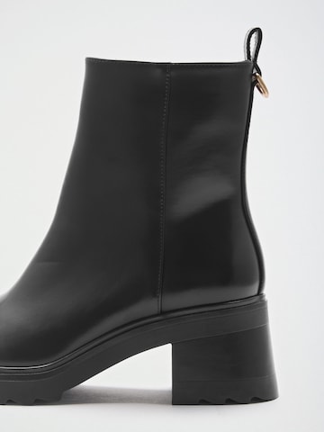 Lipsy Stiefelette in Schwarz