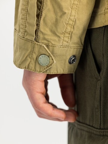ALPHA INDUSTRIES Between-Season Jacket in Green: side