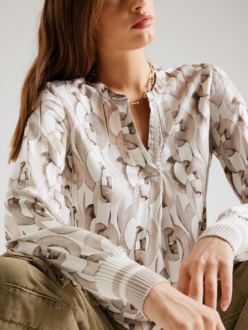 Emily Van Den Bergh Blouse in Grijs
