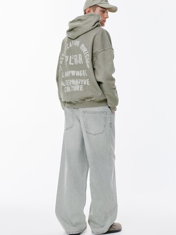Pull&Bear Sweatshirt in Grey: front