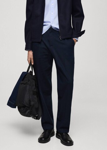 MANGO MAN Regular Bundfaltenhose 'William' in Blau: Vorderseite