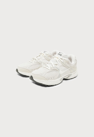 Sneaker 'V5 RNR' de la Nike Sportswear pe bej