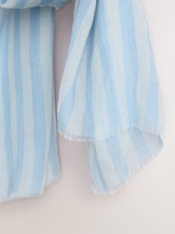 Next Шал в синьо