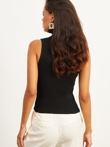 Cool & Sexy Top in Black