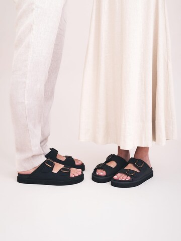 nae Vegan Shoes Sandały 'DARKU' w kolorze czarny