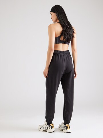 ADIDAS SPORTSWEAR Tapered Παντελόνι φόρμας 'Essentials' σε μαύρο